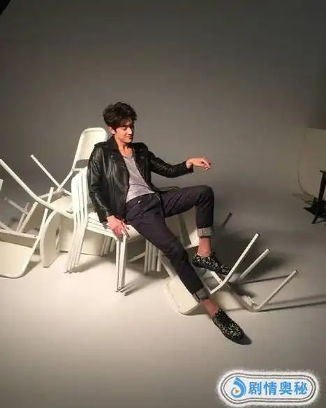 吴亦凡的腿,优势是长和白.