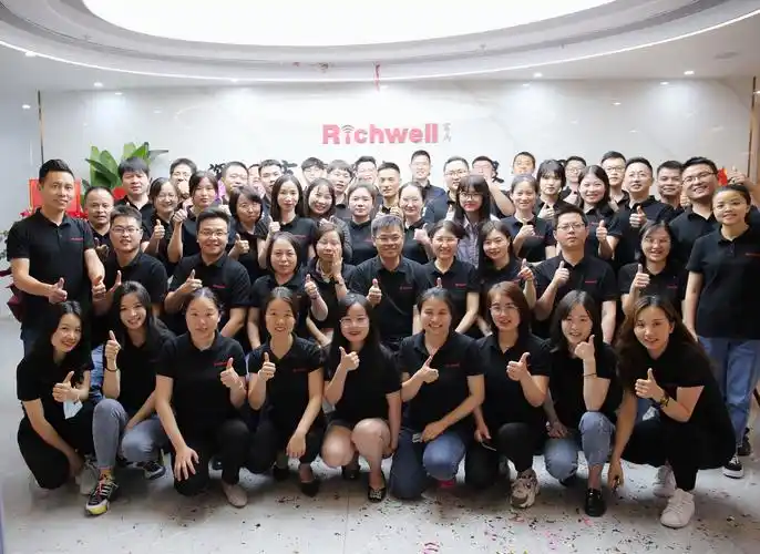 未来的道路上,全体员工众志成城,为实现公司的目标和价值而努力奋斗!