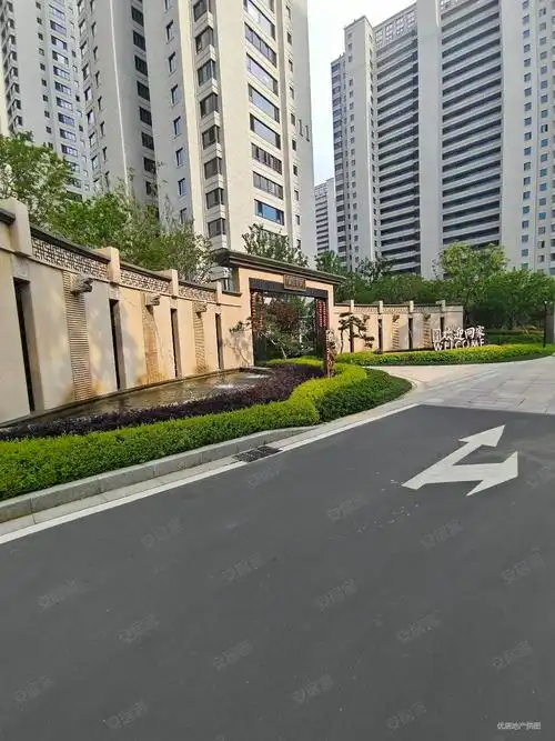 南广场九洲玺3室2厅3卫167㎡南北615万