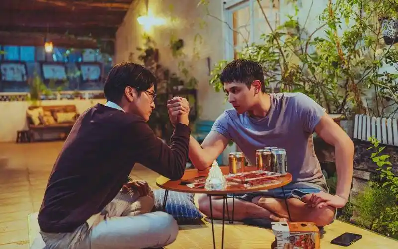 火出圈的网飞台剧!不止是小s床戏_周莉文_故事_王可杰