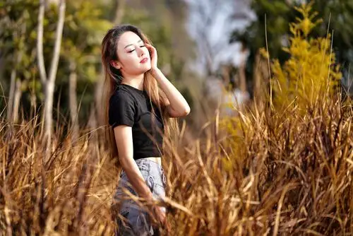 【素颜芊芊,剪影绰约】