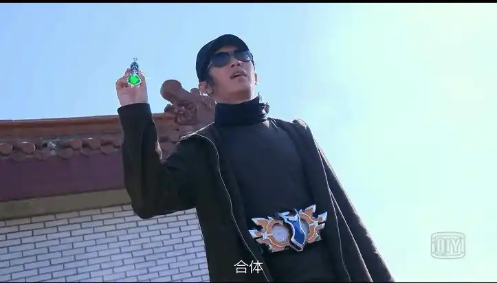 铠甲勇士拿瓦:绿苍蝇铠甲,敢说这造型不是模仿假面骑士?