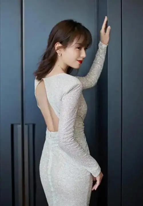 刘涛真不适合黑色整张脸看着毫无起色太苍白拍照左右晃不稳重