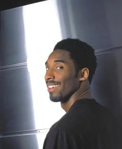 科比罕见宣传照,再现飞侠杨梅头 - blackmamba920815@126 - black