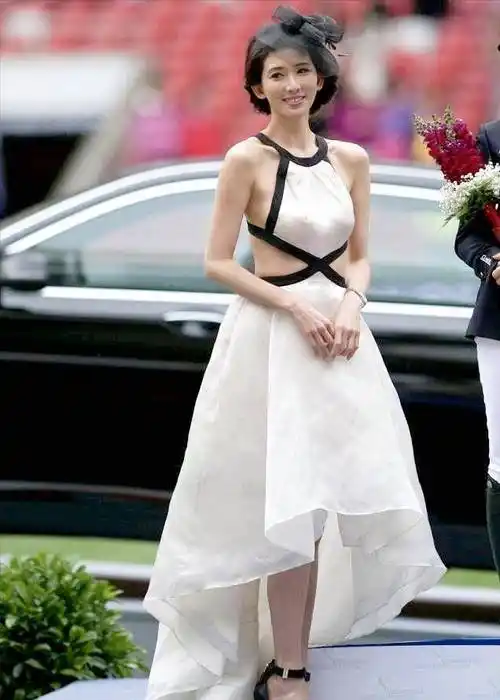 真空就敢穿肚兜连衣裙,女神范十足_裙子_感觉_优点