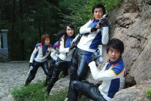 张伟饰演过《金甲战士少中天》