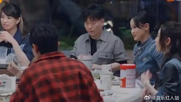 于文文表示,自己唱歌,有种"死了"前男友的感觉!