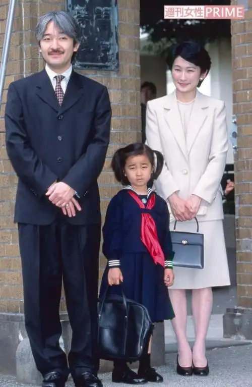 虽然期间有很多坎坷,但是她还是在美国站稳了脚跟,并且获得了美智子的