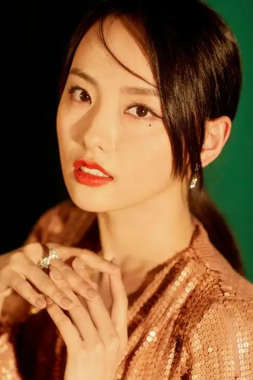 原创不是"美人痣"是魅力痣!雪莉热巴都是这样把小瑕疵变成时髦标志的