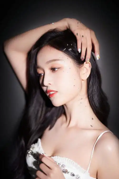 吴宣仪钻石妆大片
