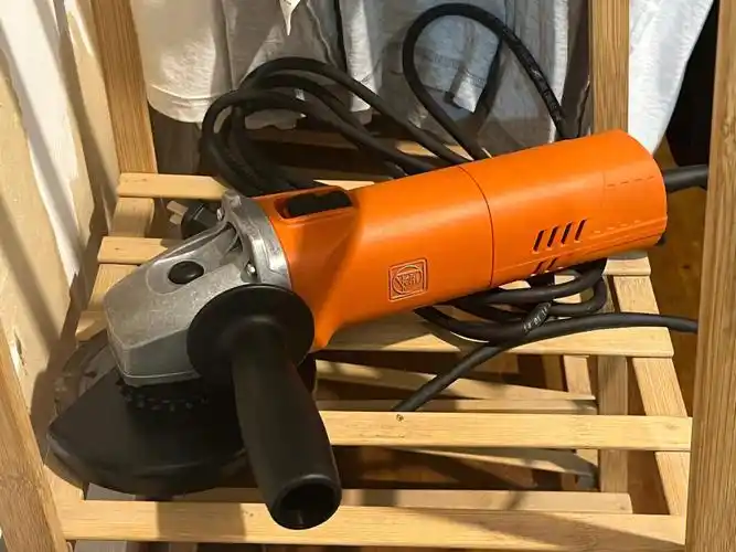 一把装修常用的小角磨机