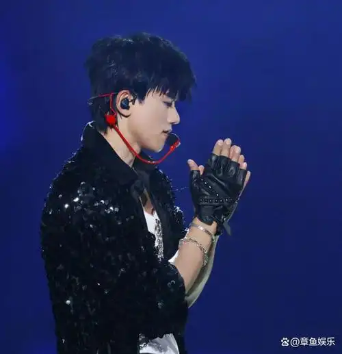 张杰演唱会震撼启幕杰哥大屏照片燃爆全场