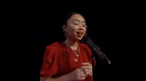 获2021年bbc年度之声第五名的中国与牙买加混血的20岁女歌手griff