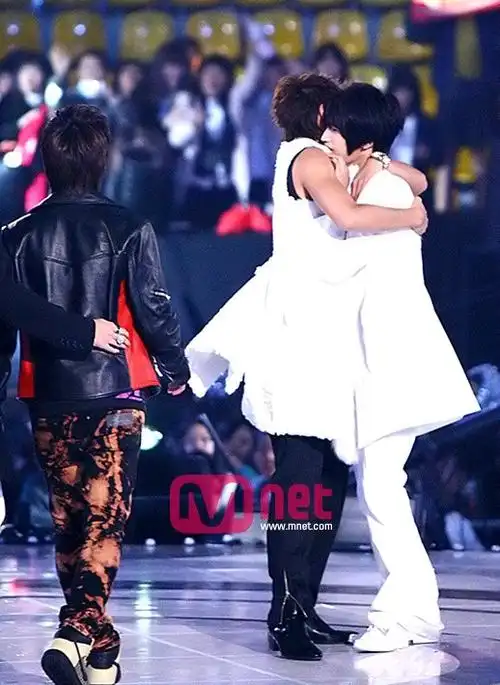 tvxq郑允浩金在中