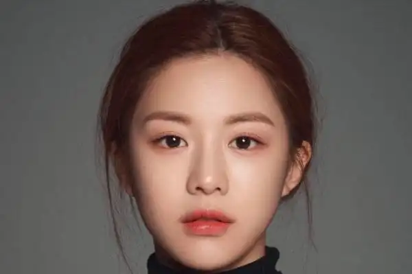 在高鼻梁的鼻子中,希腊鼻最为受欢迎,这种鼻型在西欧非常常见,所以也