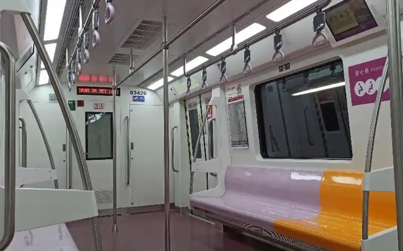 记录西安地铁3号线增购列车进站与车内实录