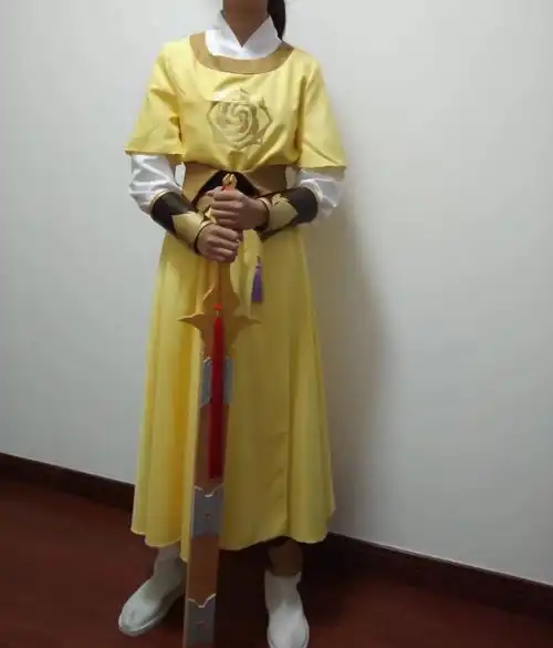转卖金凌c服,非u家的,全套包括衣服,鞋子.
