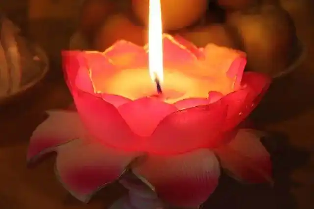 今日清明,为逝去的亲人点一盏心灯!