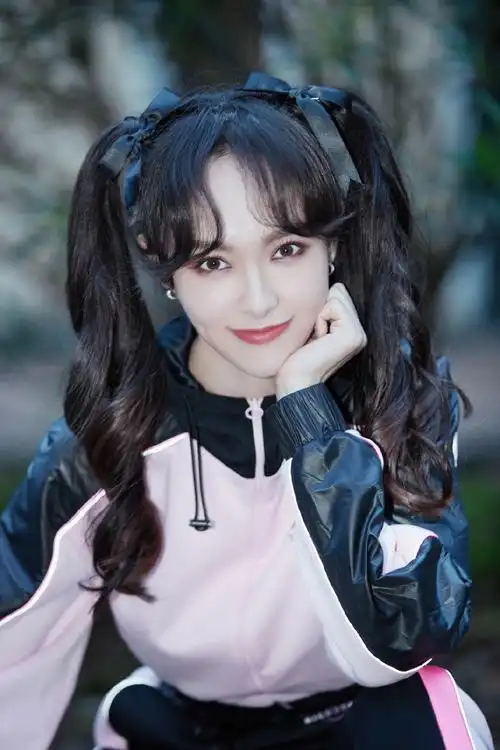 唐嫣蝴蝶结双马尾甜美写真图片