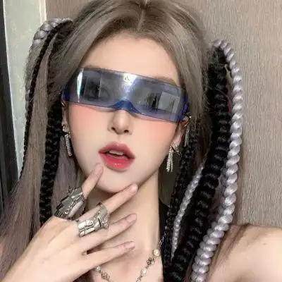 甜酷女孩头像凭什么好聚好散你以为我心动一次容易吗