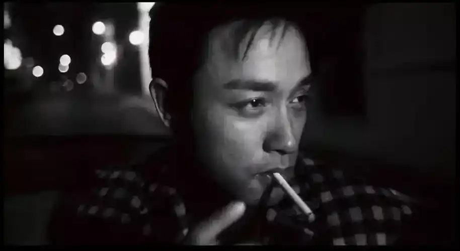 下雨天巧克力和音乐更配张国荣30年前就玩过了