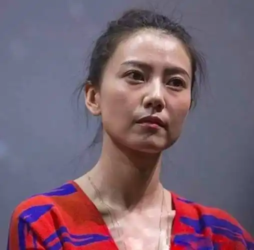 看到倪妮高圆圆的三八线原来女明星也躲不过地心引力