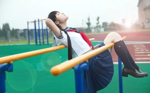 徐娇晒萝莉cos照 变身校服萌妹子