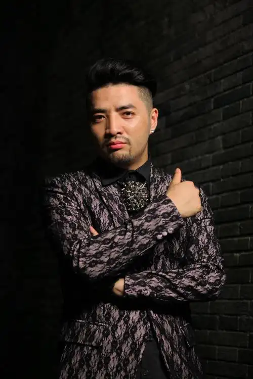 【组图】《中国梦之声》6强争霸献歌最爱的人 李祥祥《最爱》央吉玛