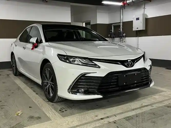 喜提21款凯美瑞25豪华珍珠白