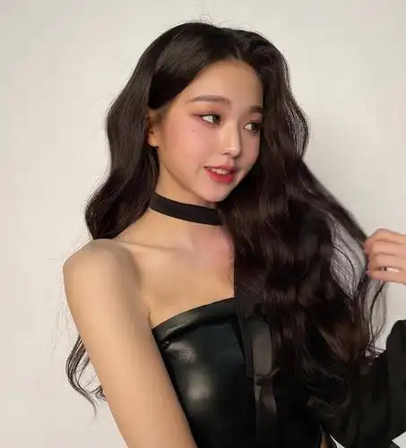 张元英真是天生爱豆!17岁身材比例直逼超模,我服了