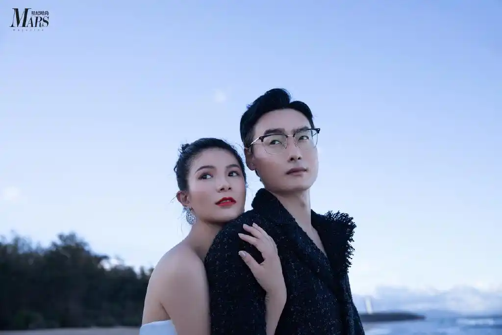 中国奥运冠军夫妇携手拍摄写真大片,郎才女貌甜蜜恩爱_何姿