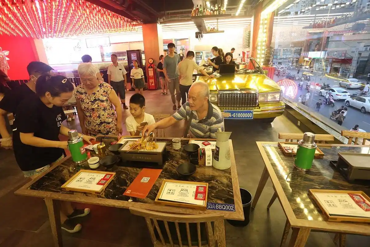 结婚周年日,我带老婆去了一家高档餐厅吃饭,特意点了几道她爱吃的菜