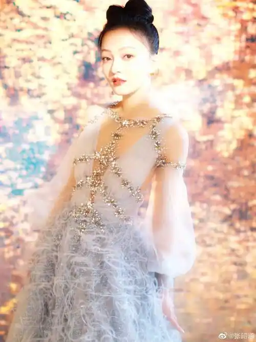 张韶涵天赐的声音亮片黑纱长裙造型##张韶涵天赐的声音九宫格写真
