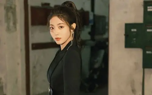 邢菲复古真空西装高清桌面壁纸