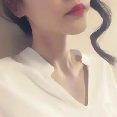 露肩头像女生图片高清超诱惑的性感露肩头像女生