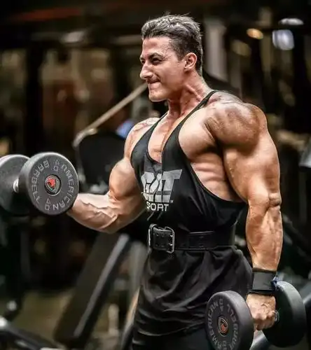 他是健体界的微笑男神奥赛两次输给杰瑞米2019他将逆袭夺冠