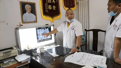 老大爷脖子不舒服手抬不高慕名来找罗氏正骨罗翠花老师