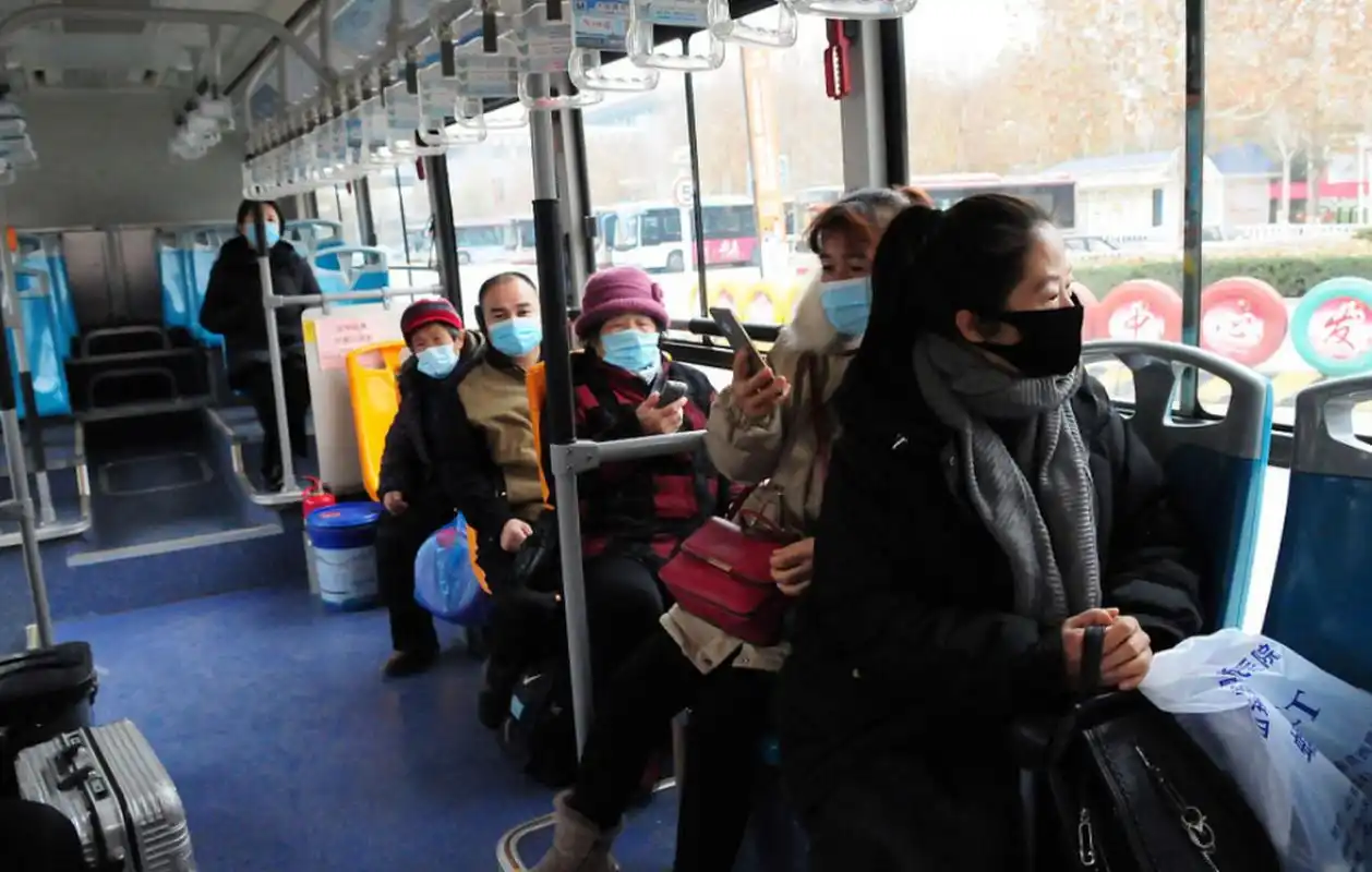 应该说"让座是情份,不让座是本份","让座不让座"不存在对与不对,那