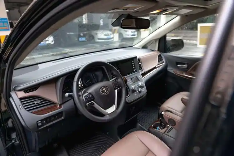 21款加版丰田塞纳 充满时尚感力量感