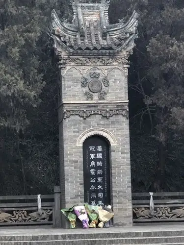 就是一个公园似的景点,一般吧,除了有个霍去病墓和卫青墓以外没什么