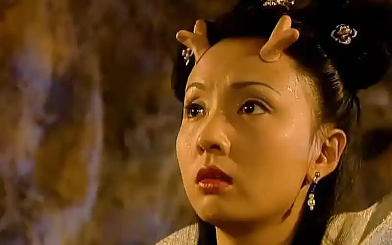 小龙女终于发现东海泉眼的秘密,她决定听从父王的决定,嫁到南海