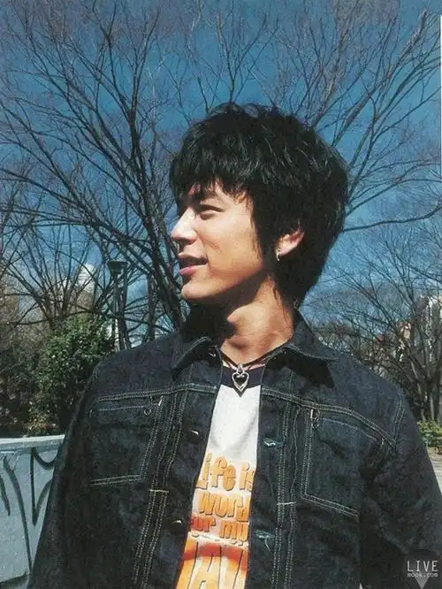 《唐探3》中行走的荷尔蒙妻夫木聪,年轻时候可比刘昊然帅多了!