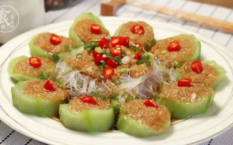 蒜蓉粉丝蒸丝瓜:味道鲜美,清淡爽口,做法简单,特别适合夏天