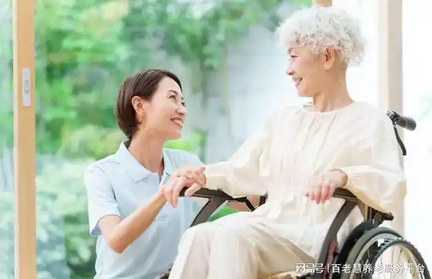 为什么越来越多的人选择居家养老陪护服务