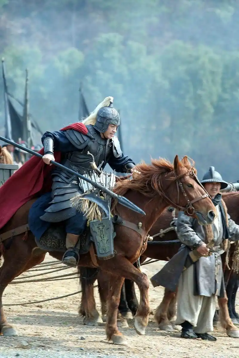 霍去病# #三分钟讲历史# 霍去病死后的八个巨大谜团 1.