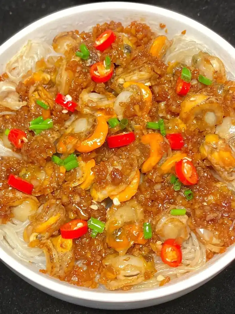 好吃到舔盘蒜蓉粉丝蒸扇贝