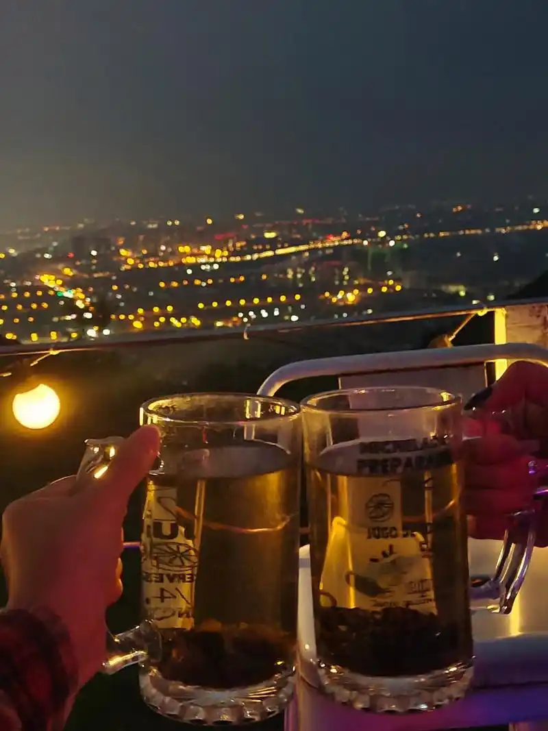 金堂 金堂山山顶这家路边小酒馆,拍照出片,特别是在金堂城区夜景映衬