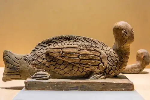 中国江苏南京博物院馆藏南唐人首鱼身陶俑