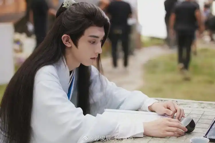 郭俊辰古装帅气满分一起期待郭俊辰新角色