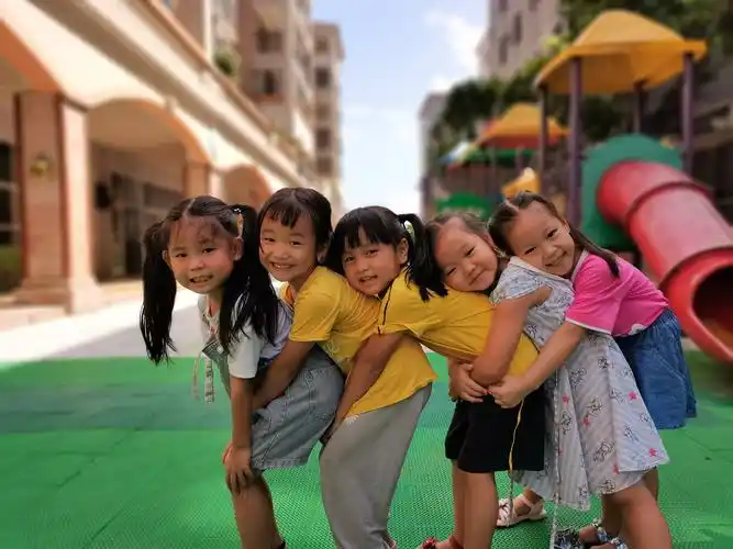 评语之「黄熙岚」 写美篇你是个聪明,可爱的孩子,能和小朋友友好相处